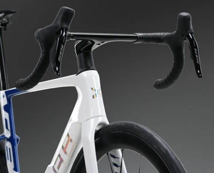 X-LAB AD8: Рама из карбона Toray T800 — баланс лёгкости, отзывчивости и долговечности на дл